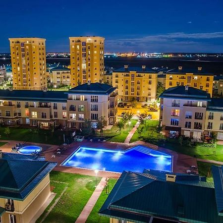Luxury Apartment With Pool In North Bucharest Cretuleasca Exterior photo